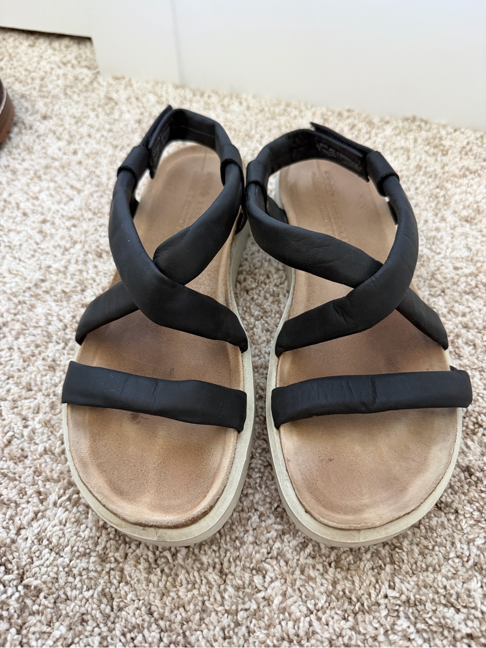 Ecco Black Women's Crisscross Strap Sandals - Comfortable Everyday Wear